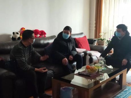 【馳援故事】我們是你們的堅強后盾！錦州市中心醫(yī)院領(lǐng)導慰問一線醫(yī)務人員家屬（內(nèi)附 致奔赴湖北醫(yī)療隊醫(yī)務工作者家屬的慰問信）
