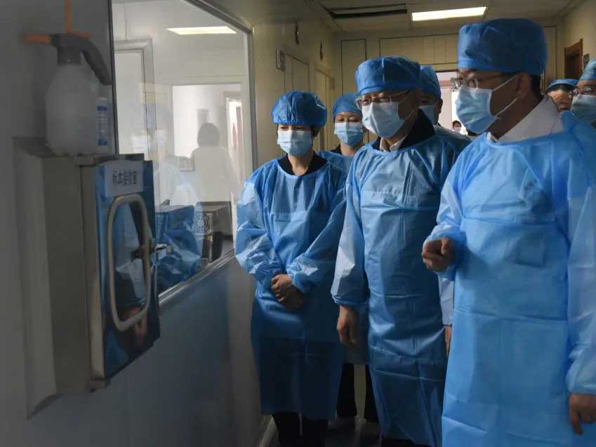 市人大常委會副主任任軍、姚彥林一行到我院視察疫情防控重點工作