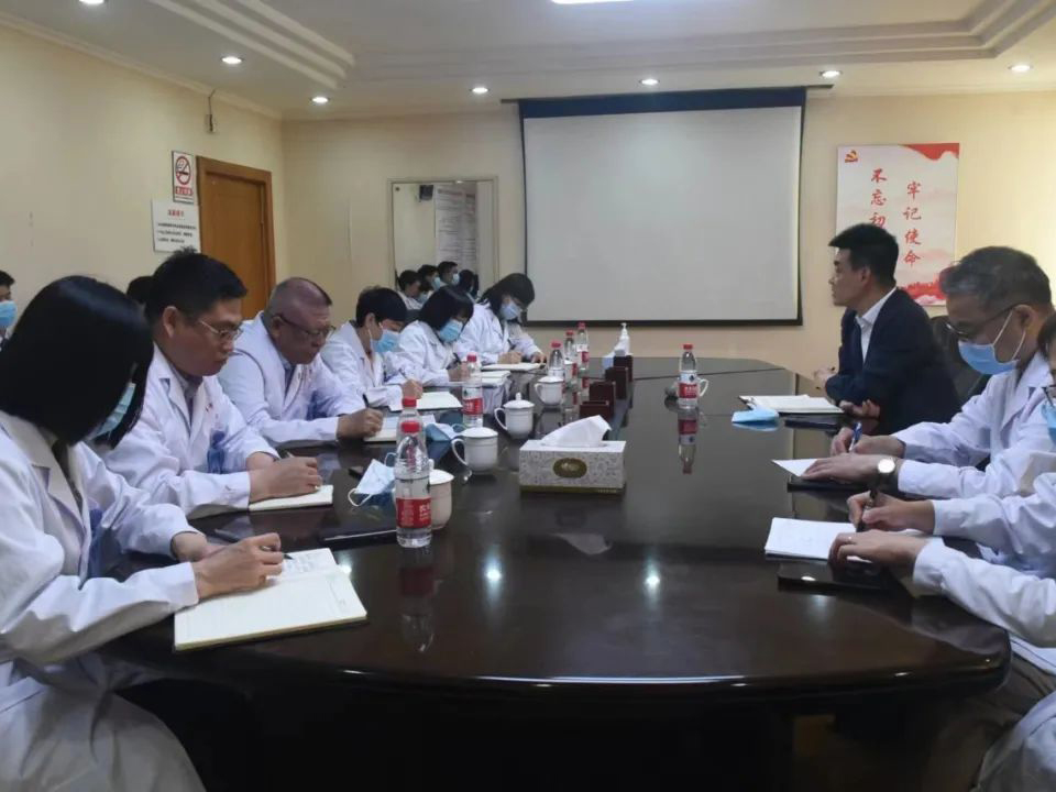 市政府副秘書長、市衛(wèi)健委黨組書記、主任胡占升到錦州市中心醫(yī)院召開高質(zhì)量發(fā)展座談會