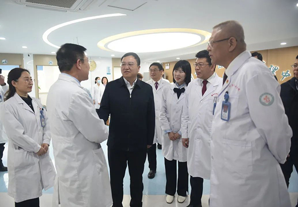市委副書記、市長王心宇走訪慰問我院醫(yī)護(hù)人員
