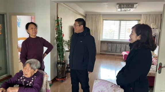 走訪慰問｜前行不忘躬耕者 歲寒情深傳黨恩——錦州市中心醫(yī)院開展春節(jié)走訪慰問活動